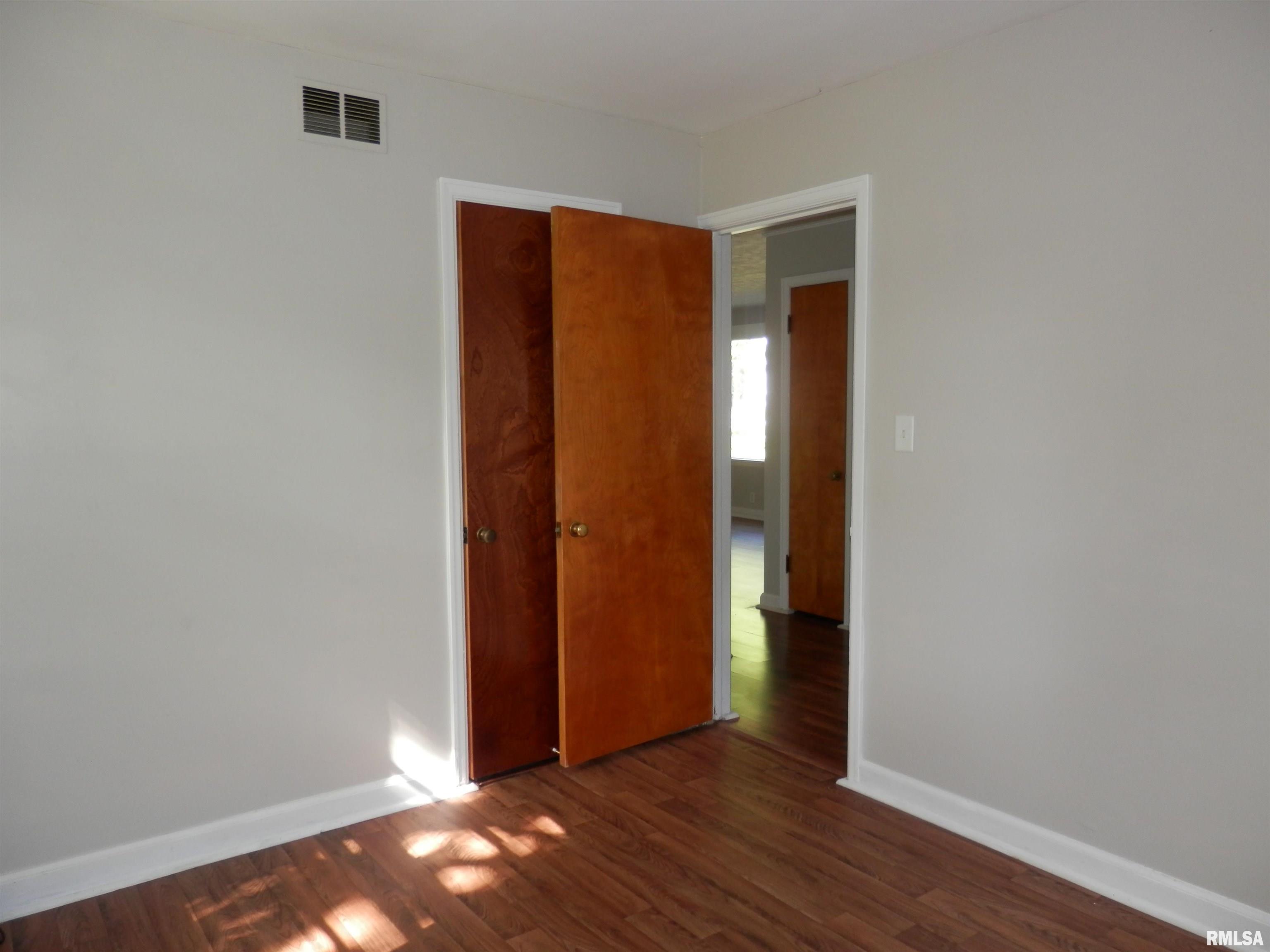 696 Olive Street, Galesburg, Illinois image 19