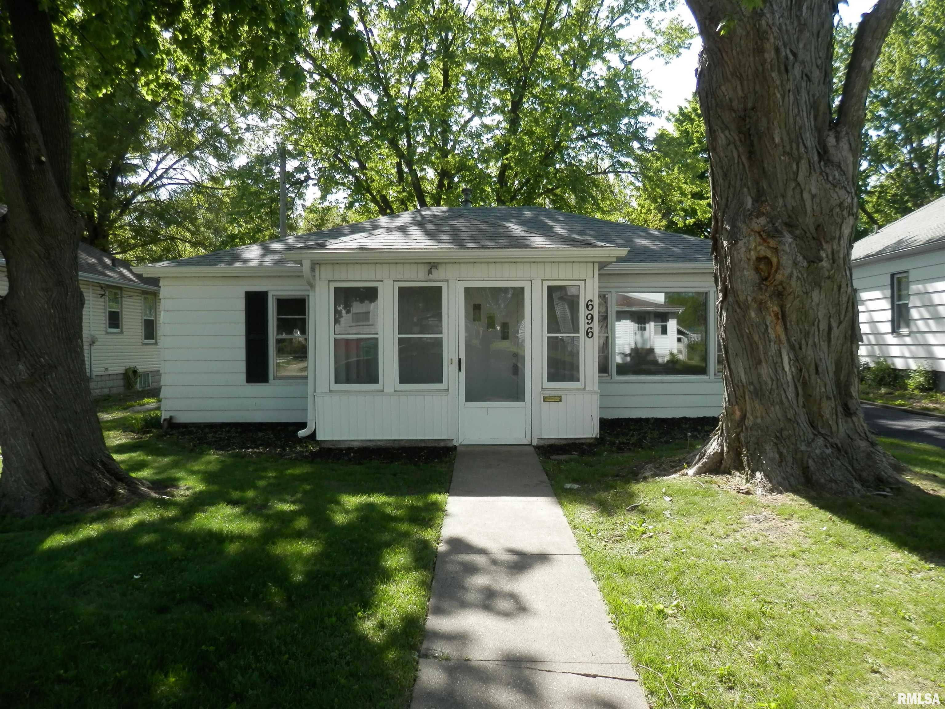 696 Olive Street, Galesburg, Illinois image 1