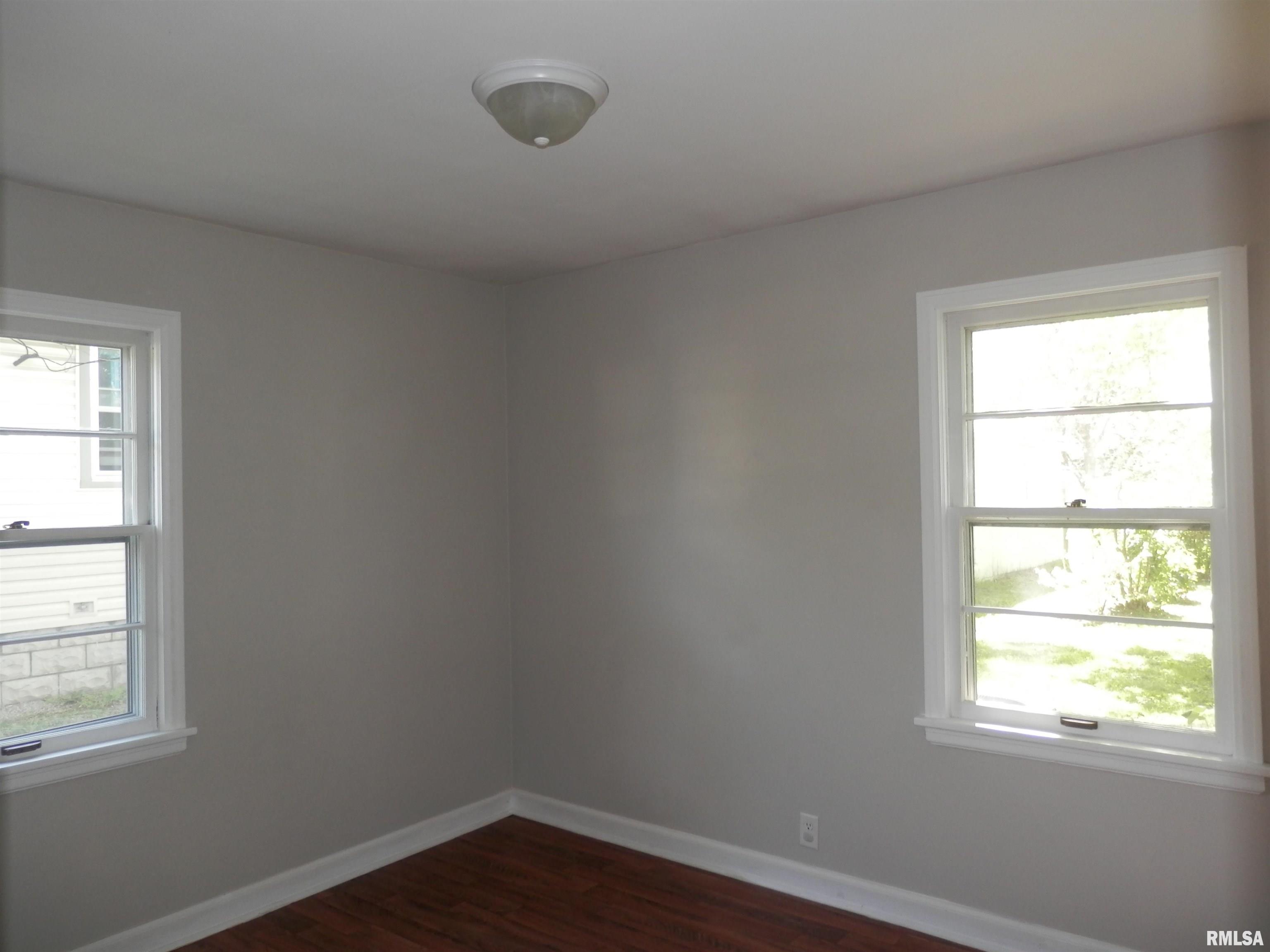 696 Olive Street, Galesburg, Illinois image 18
