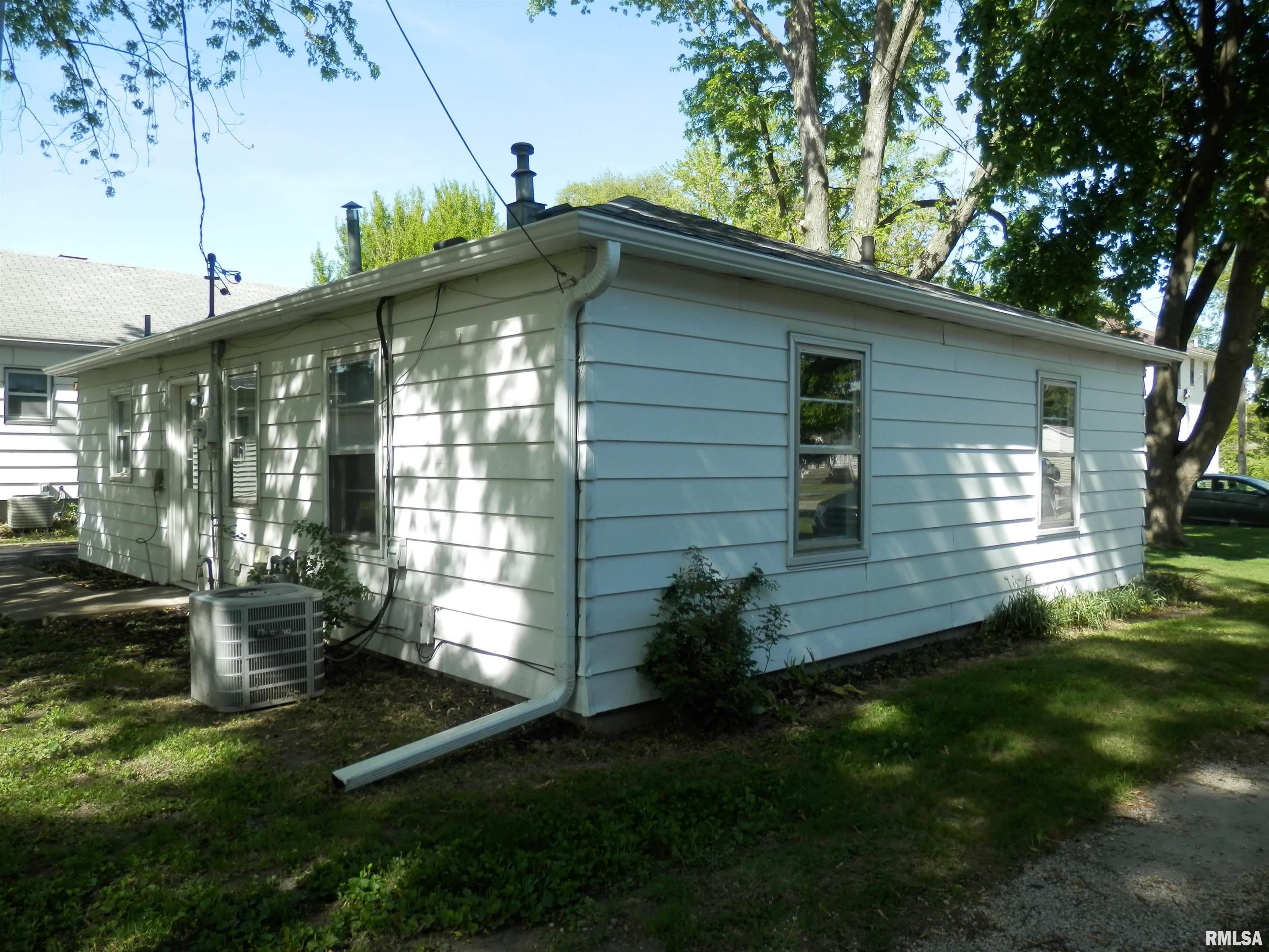 696 Olive Street, Galesburg, Illinois image 7