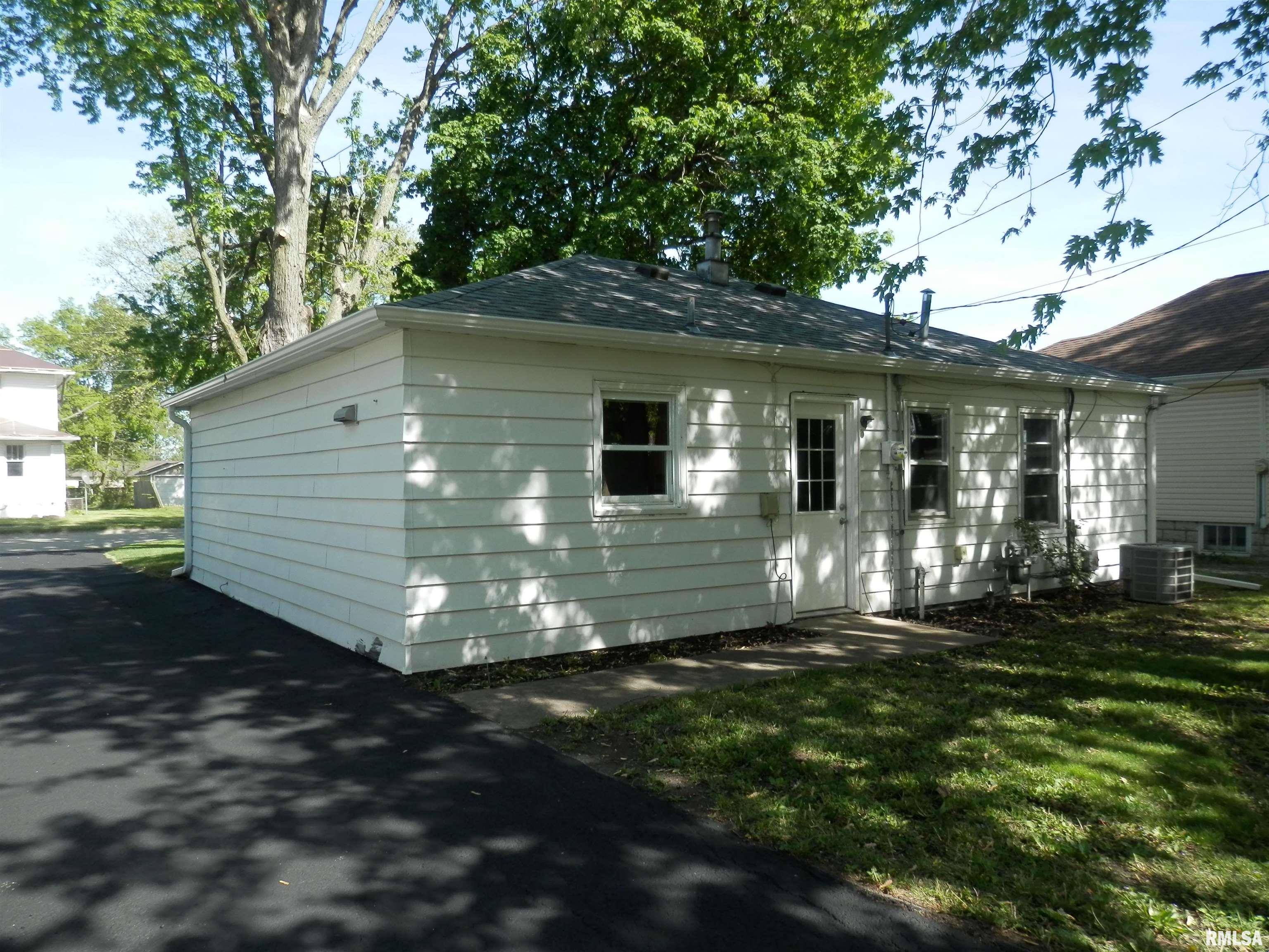 696 Olive Street, Galesburg, Illinois image 5