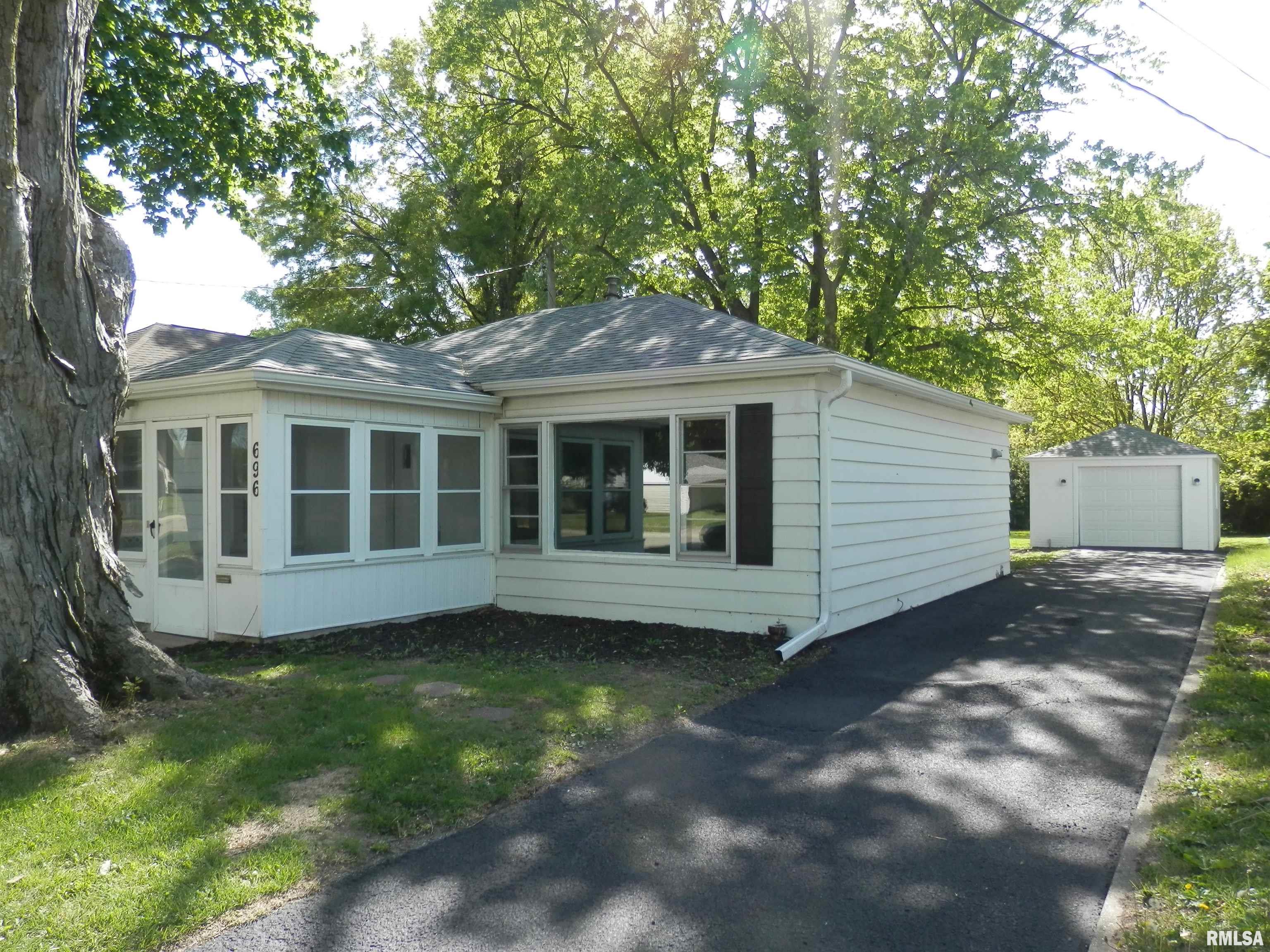 696 Olive Street, Galesburg, Illinois image 3