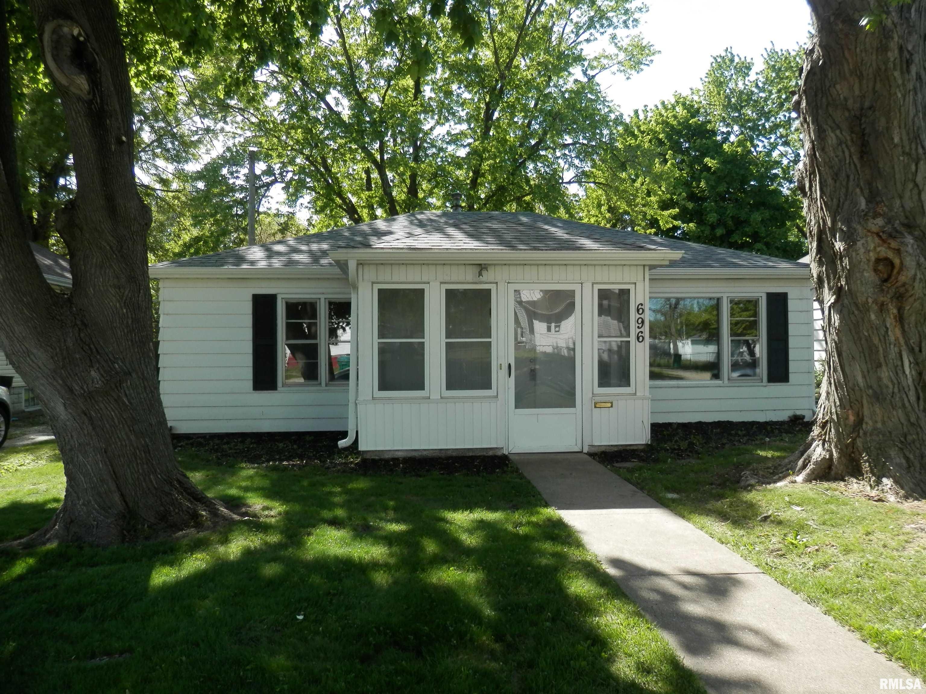 696 Olive Street, Galesburg, Illinois image 2