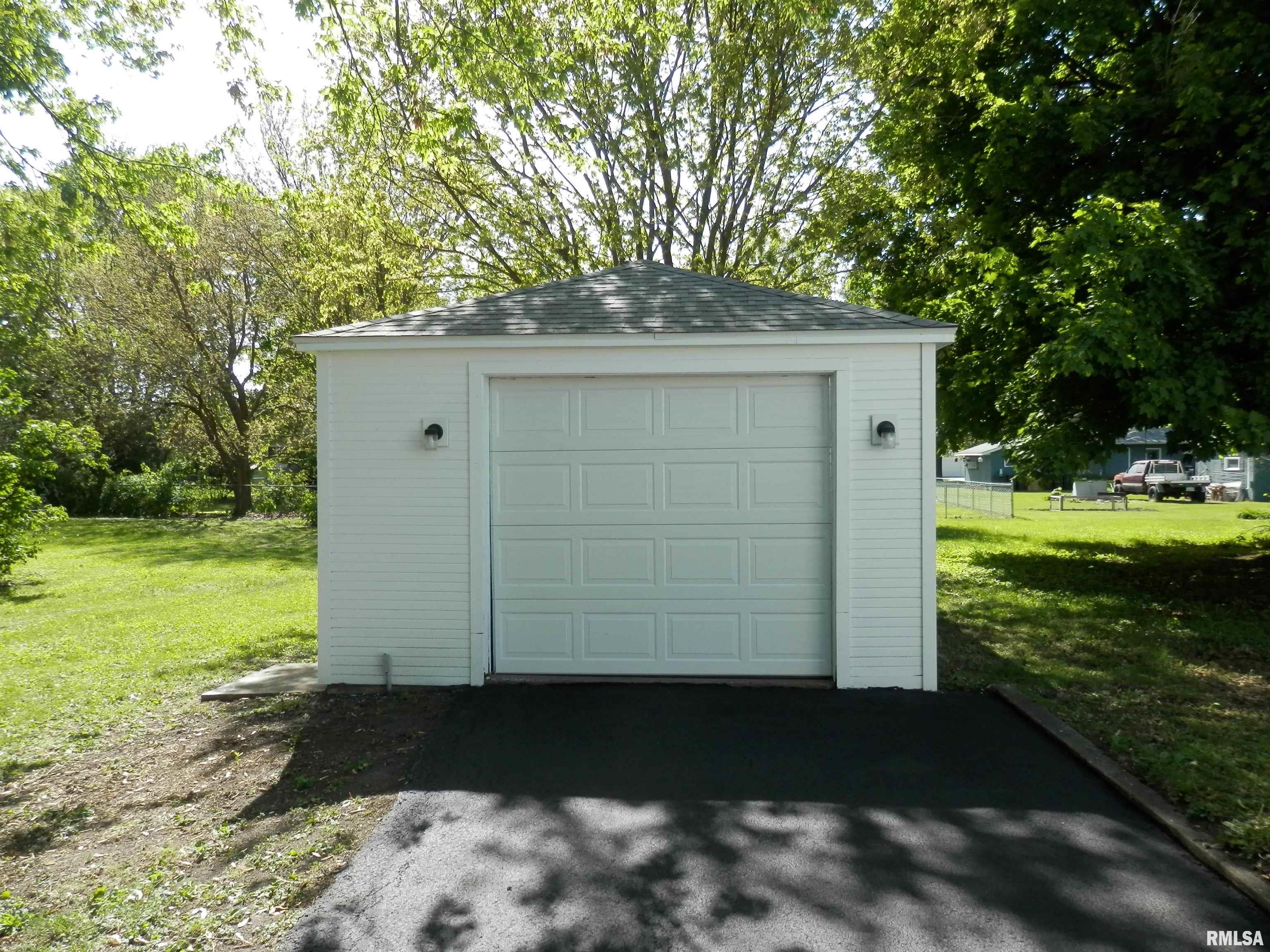 696 Olive Street, Galesburg, Illinois image 4