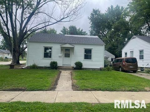 Homes For Sale - 2104 E Whitmer Street<br/> Macon County, Decatur, IL 62521