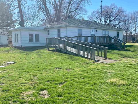 Homes For Sale - 124 E Prairie Street<br/> Logan County, Broadwell, IL 62634