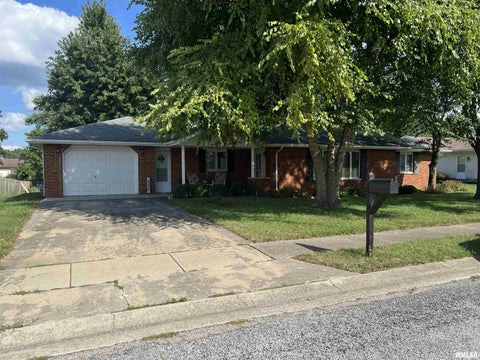 Homes For Sale - 10 Appomatox Avenue<br/> Morgan County, Jacksonville, IL 62650