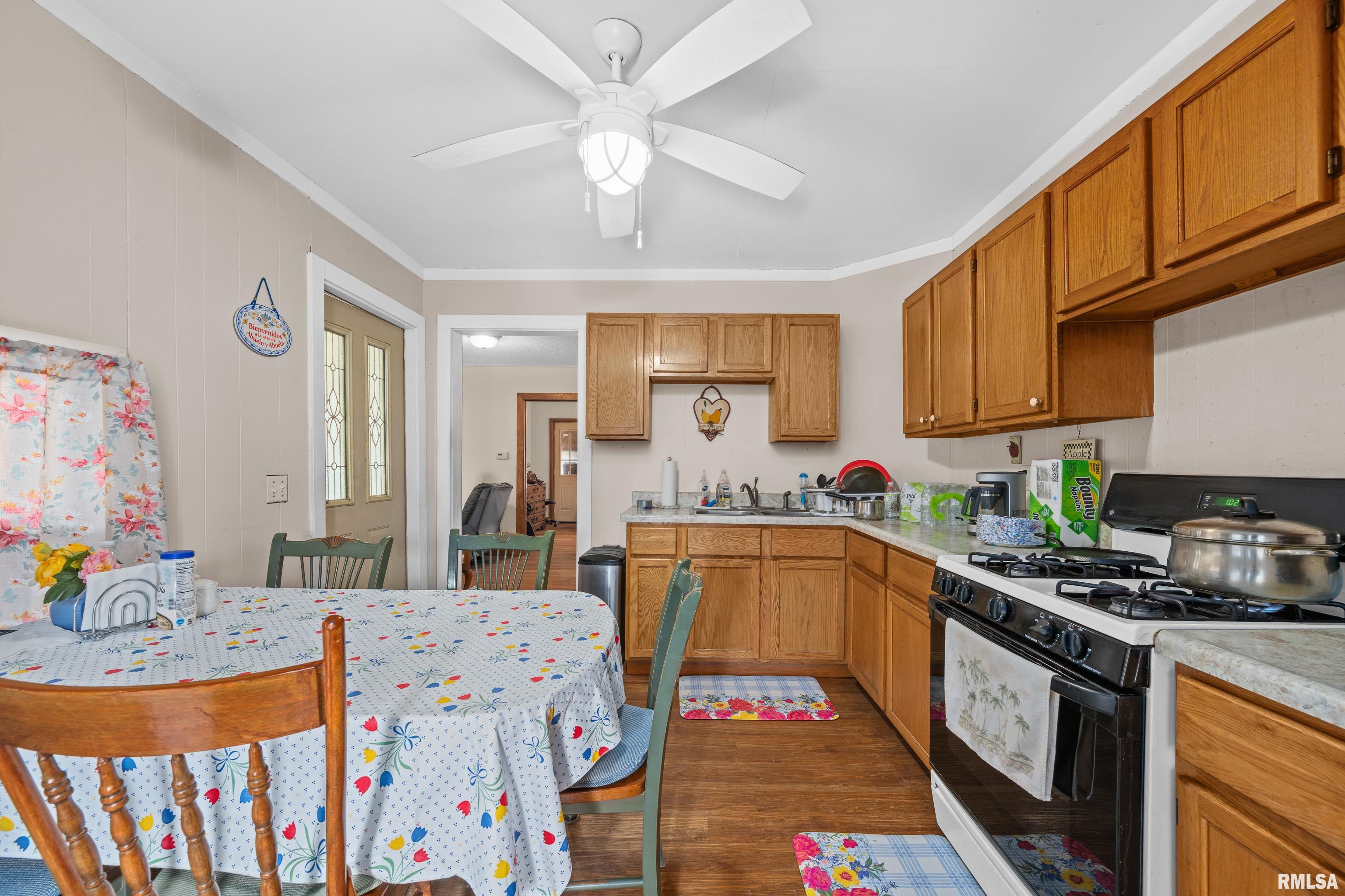 414 8th Street, Moline, Illinois image 6