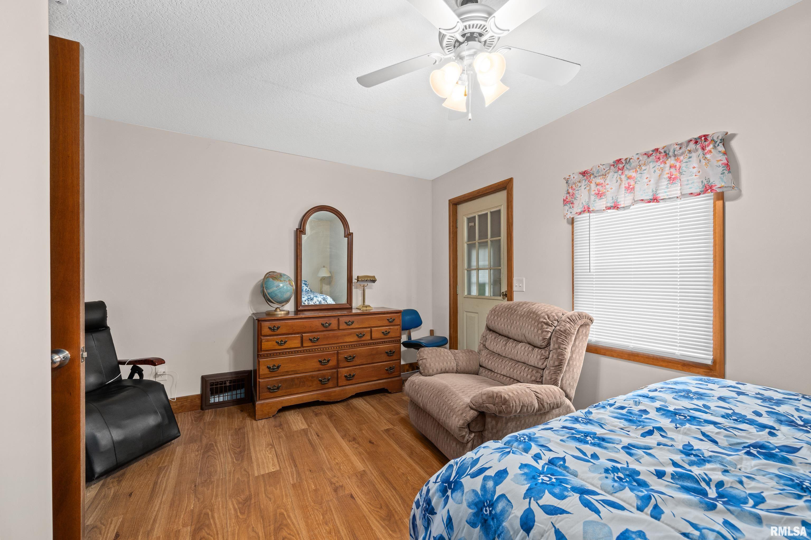 414 8th Street, Moline, Illinois image 7