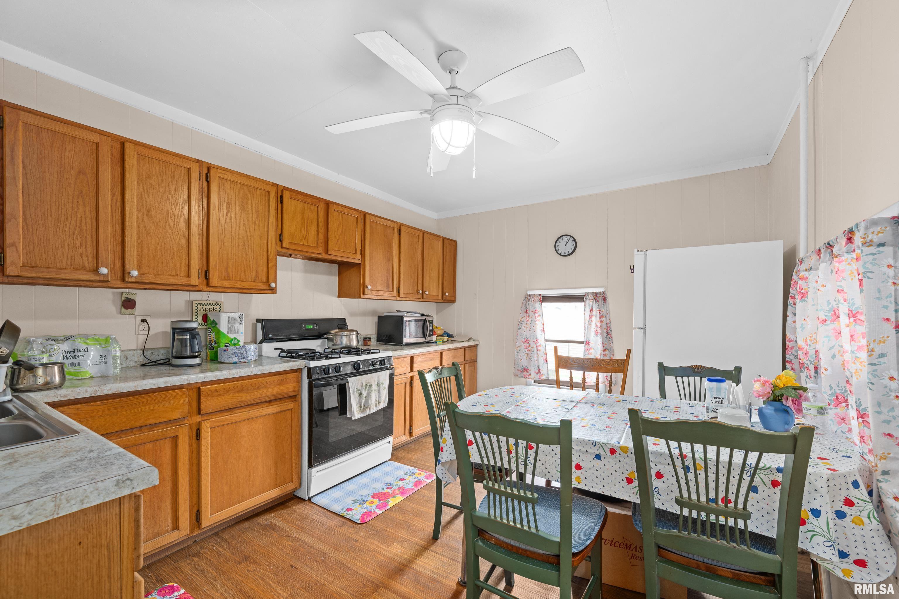 414 8th Street, Moline, Illinois image 5