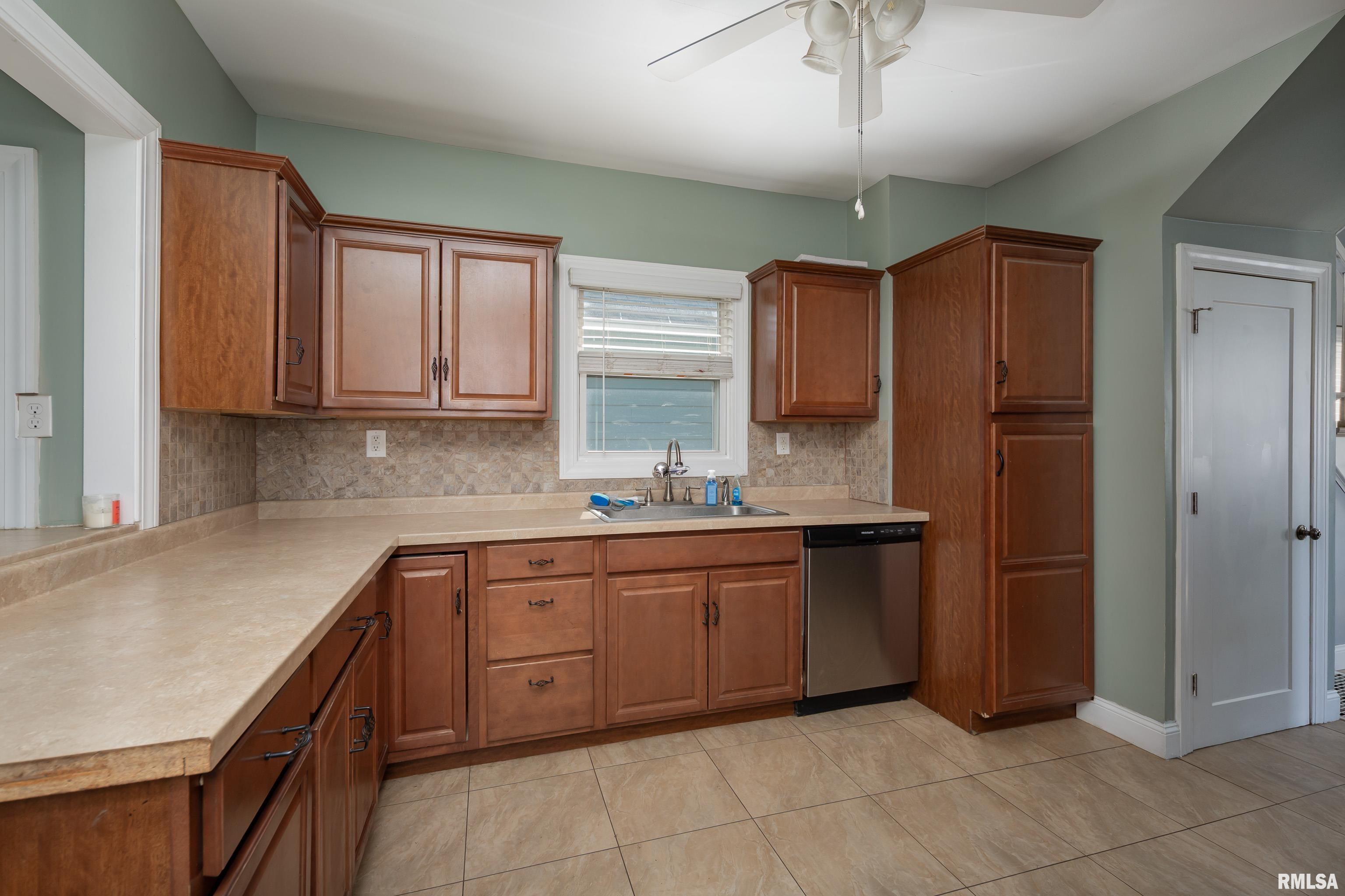 1637 24th Avenue, Moline, Illinois image 13