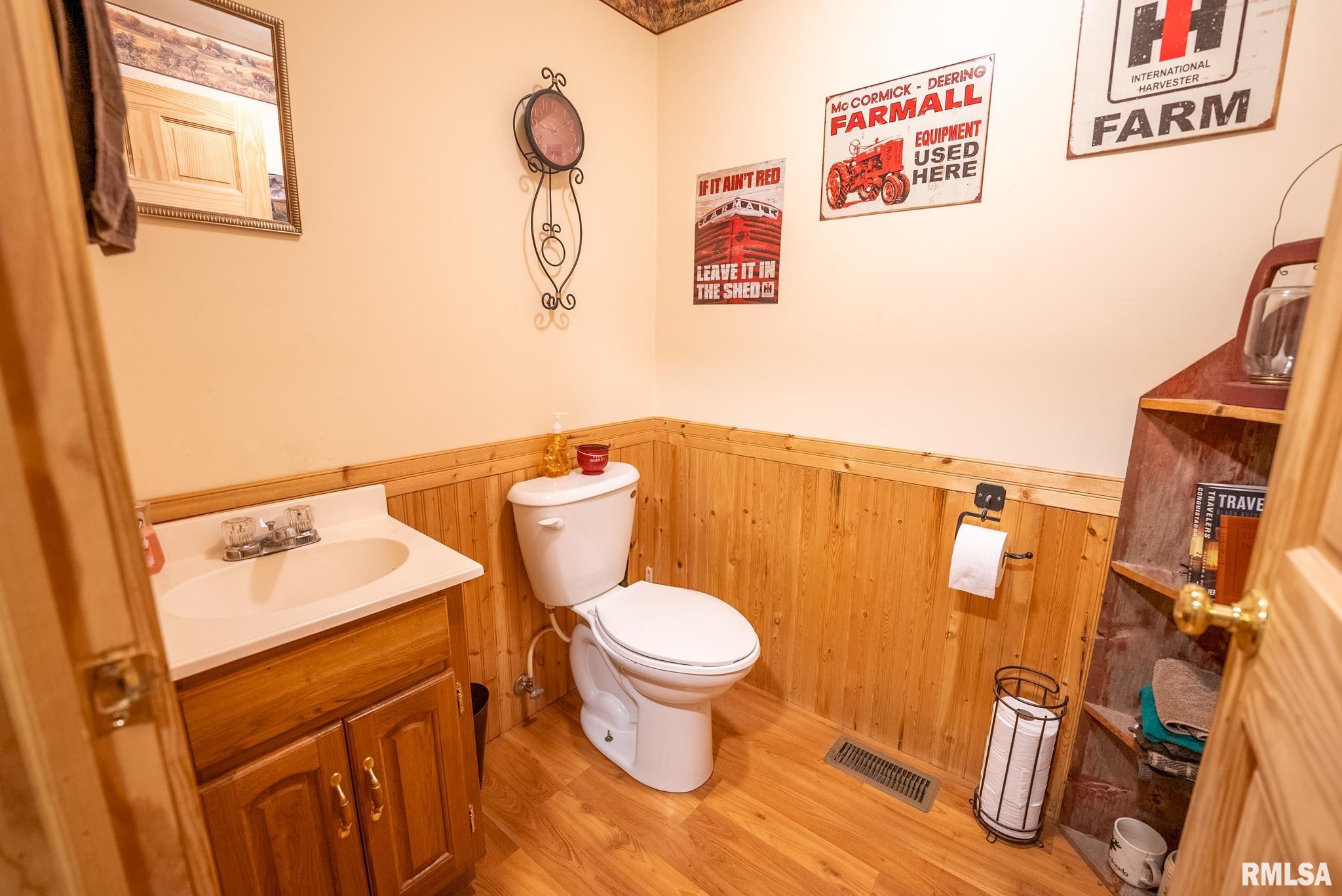 2061 N 425th Street, Vandalia, Illinois image 9