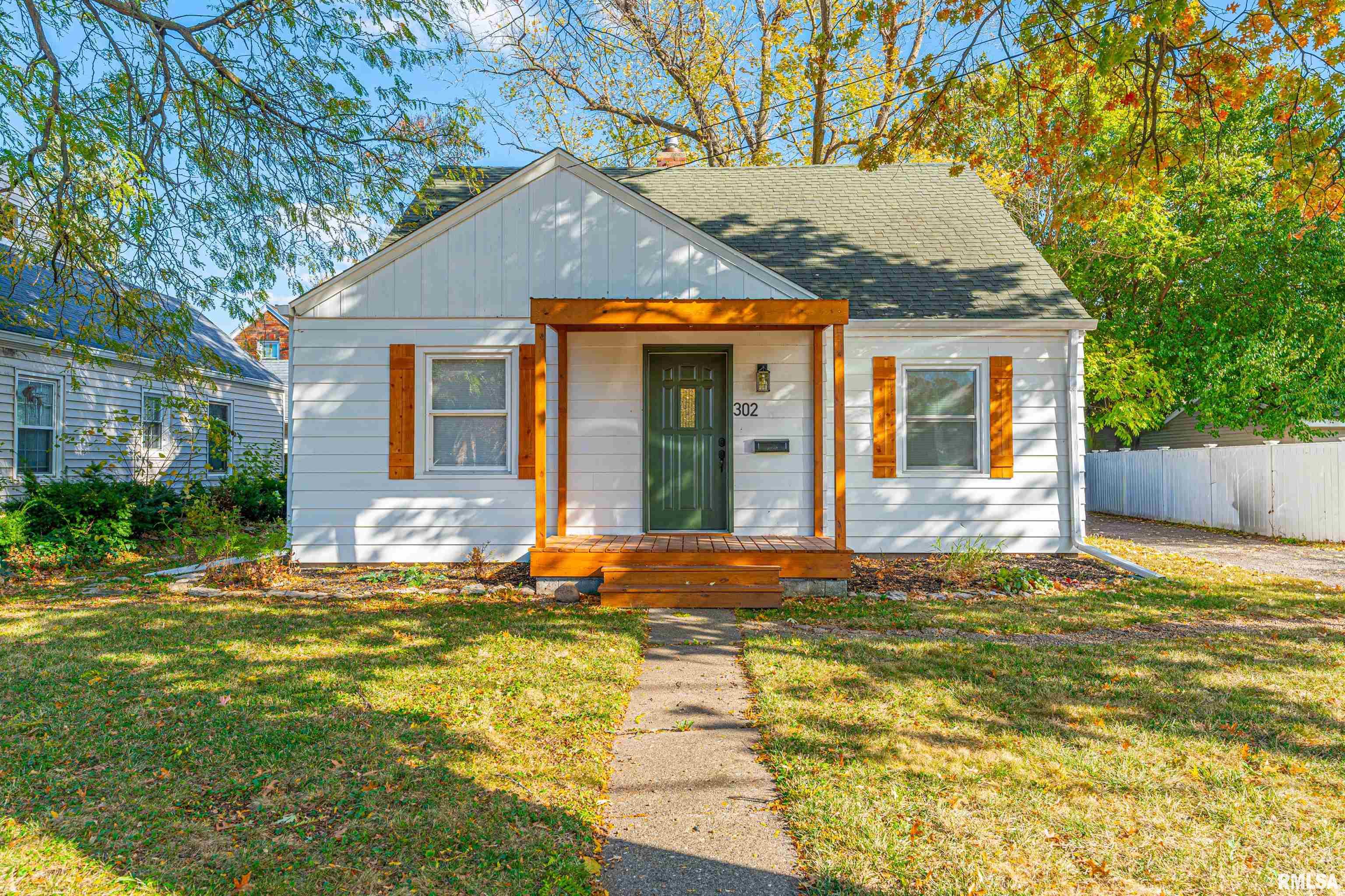 302 N STERLING Avenue