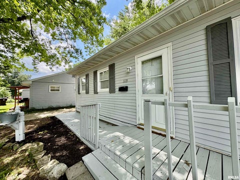 Homes For Sale - 1609 Lakeview Terrace Drive<br/> Jacksonville, IL 62650