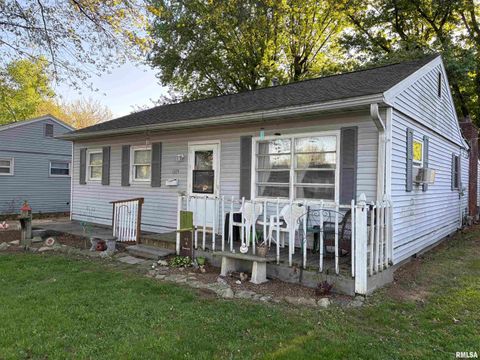 Photo of 1609 Lakeview Terrace Drive, Jacksonville, IL 62650 (MLS # CA1043334)