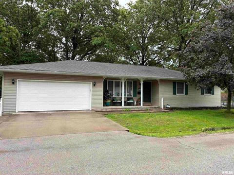 Homes For Sale - 701 E Esther Street<br/> Christian County, Taylorville, IL 62568