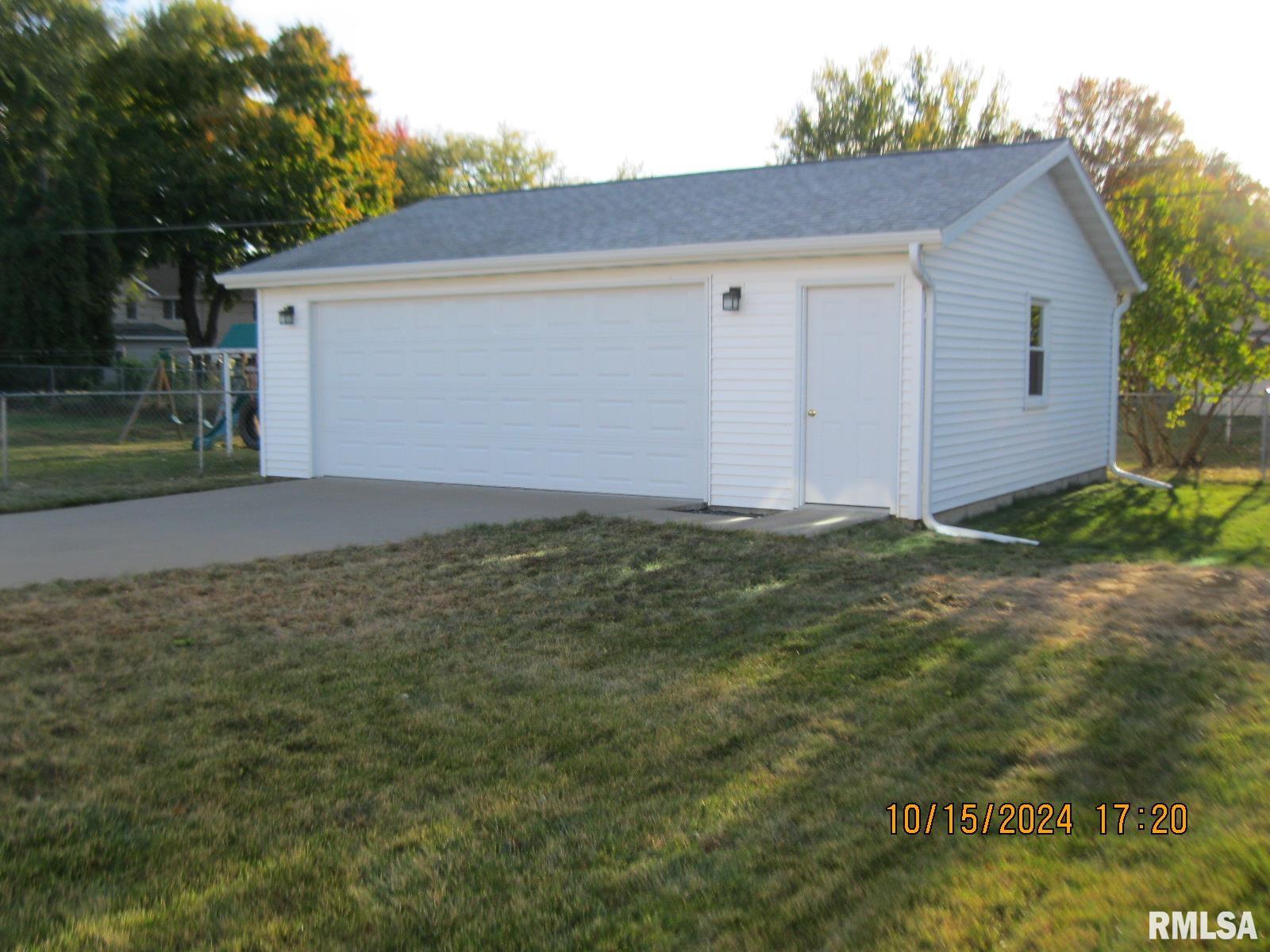 1126 N 12th Street, Clinton, Iowa image 2