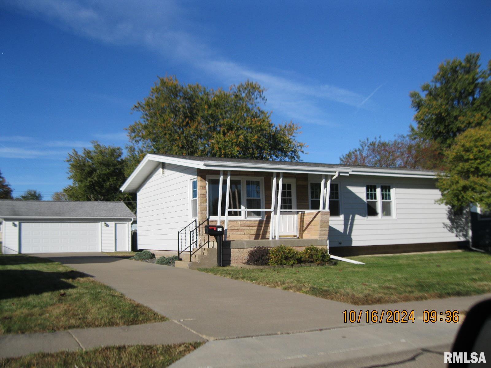 1126 N 12th Street, Clinton, Iowa image 1