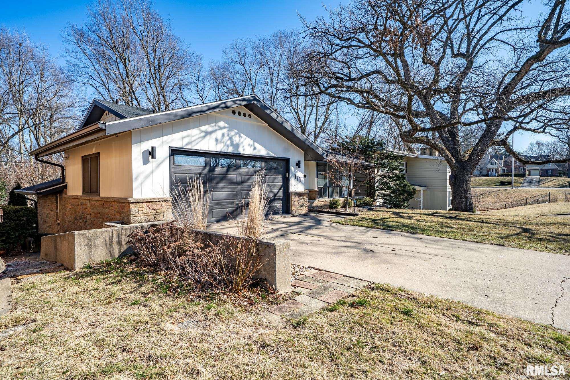 111 W Merle Lane, Peoria, Illinois image 2