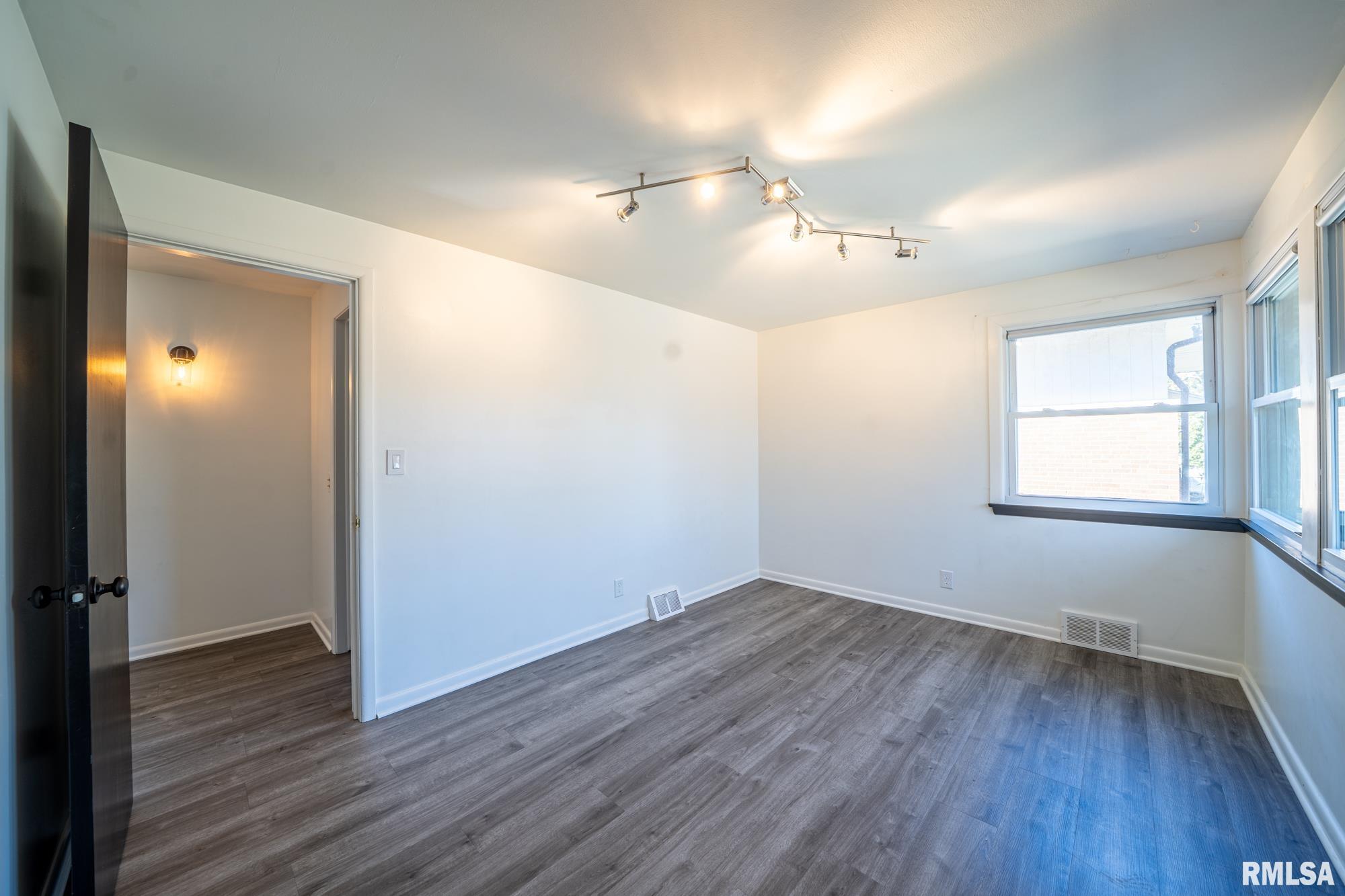 111 W Merle Lane, Peoria, Illinois image 39