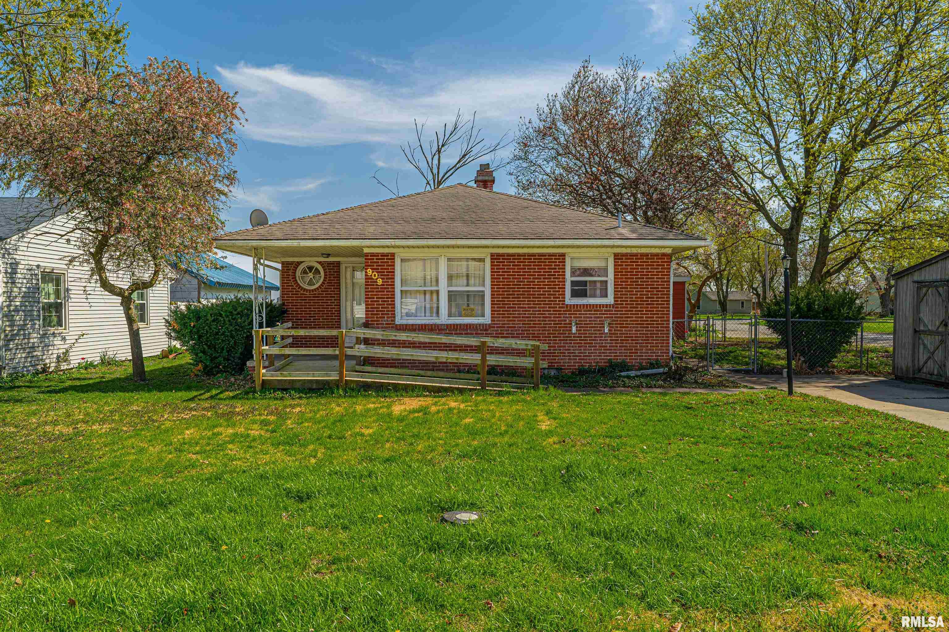 909 Miles Street, Illiopolis, Illinois image 2