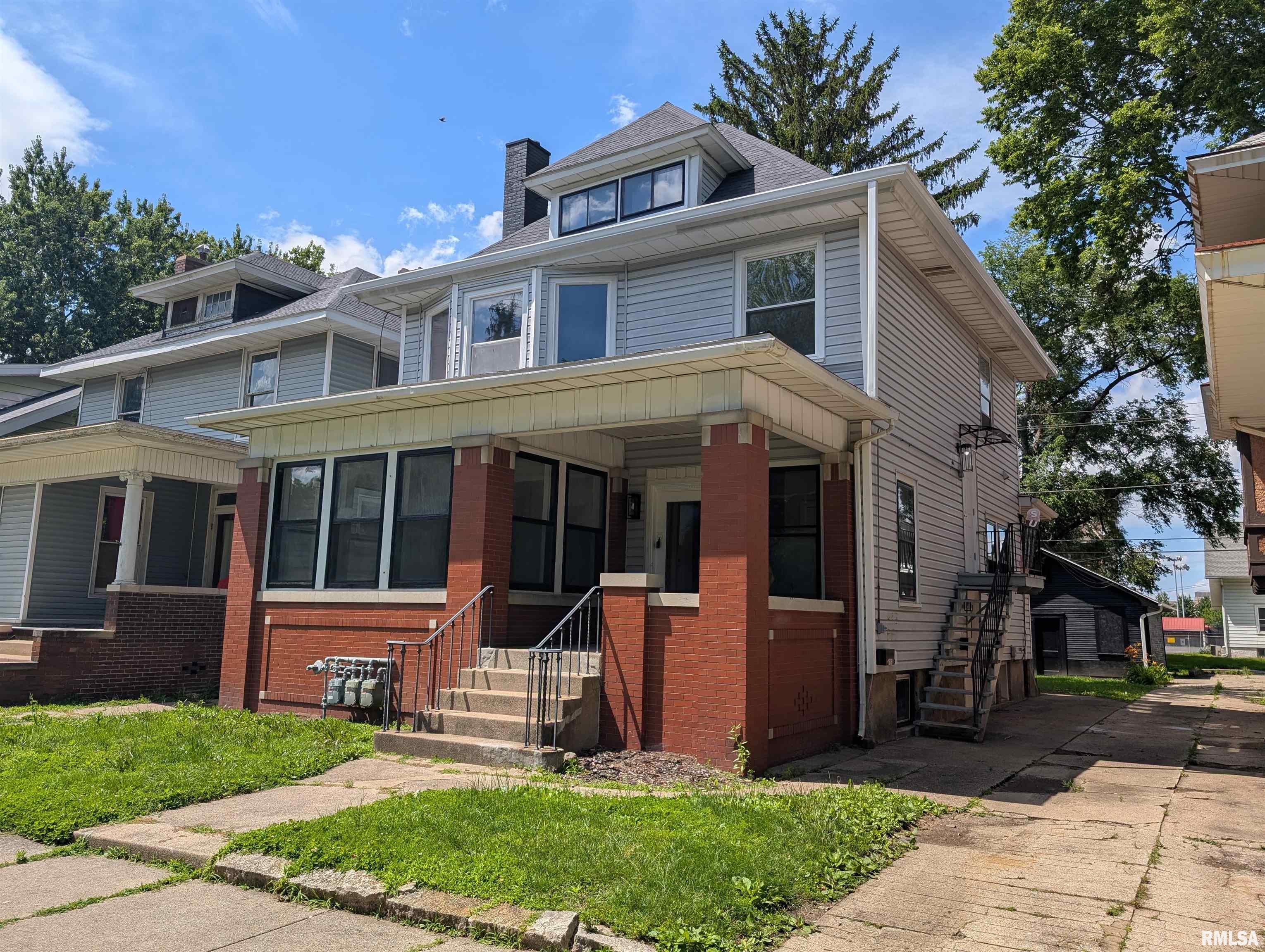Photo 1 of 39 — 1611 W BARKER Avenue, Peoria, IL 61606