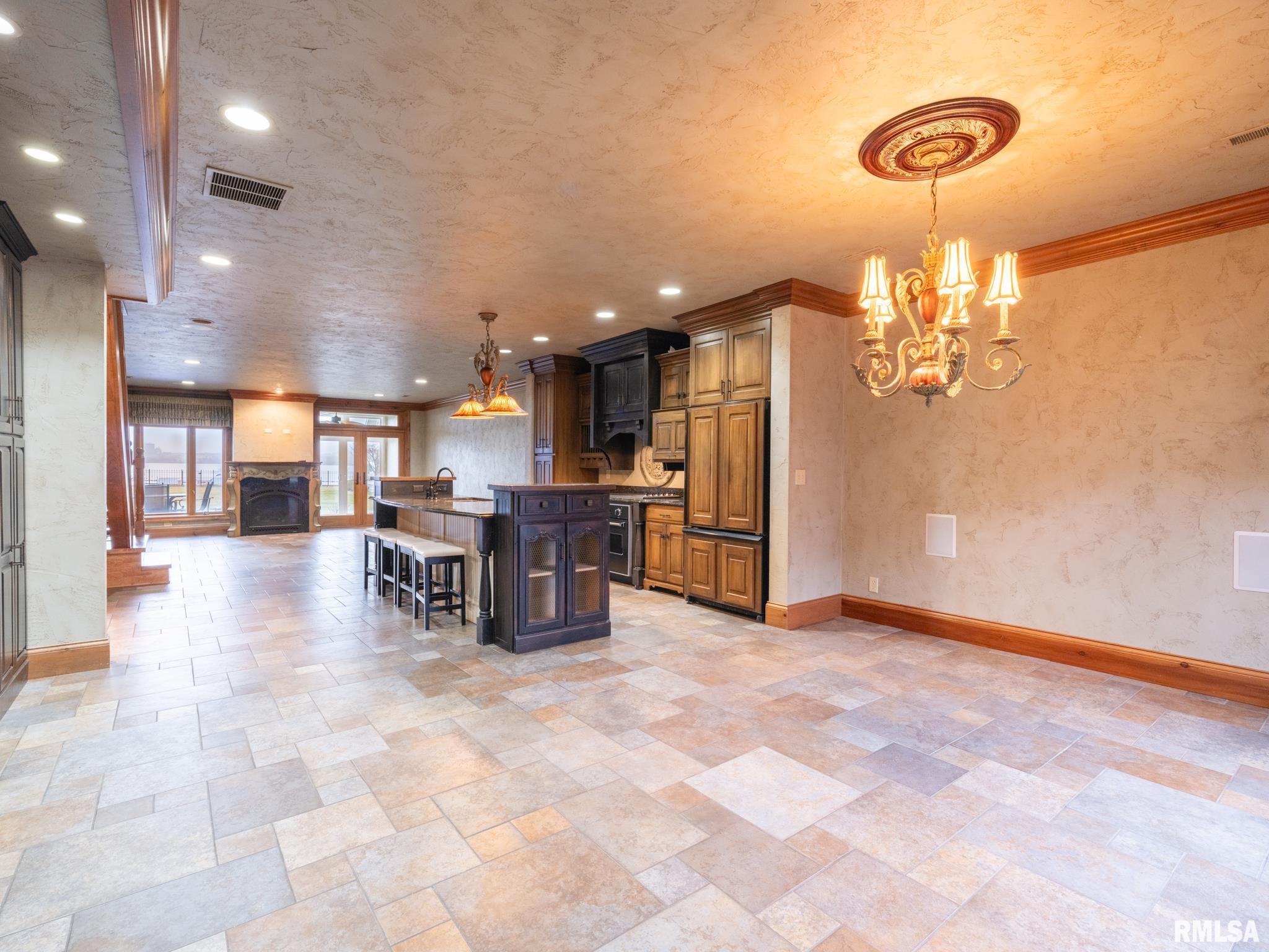 302 Harbor Pointe Drive #302, East Peoria, Illinois image 4