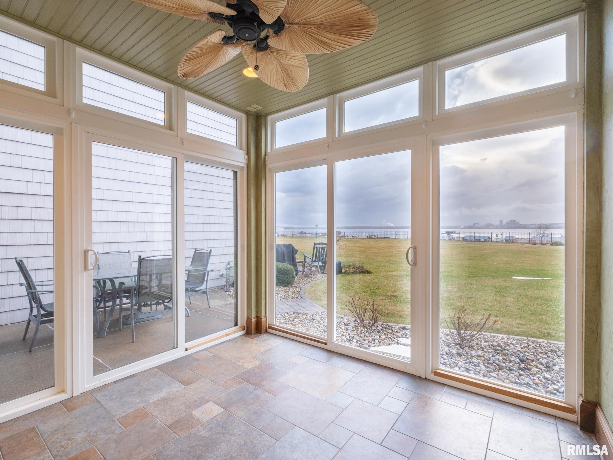 302 Harbor Pointe Drive #302, East Peoria, Illinois image 25