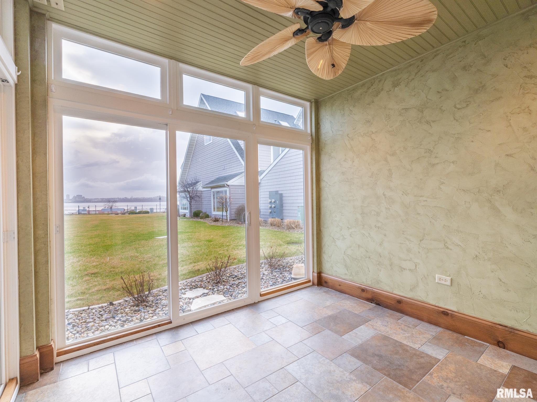 302 Harbor Pointe Drive #302, East Peoria, Illinois image 26