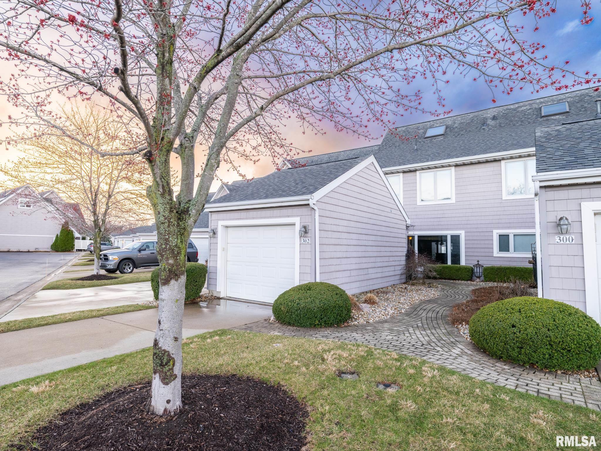 302 Harbor Pointe Drive #302, East Peoria, Illinois image 1