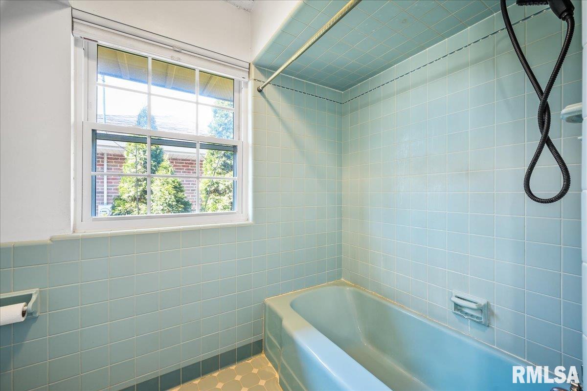 1126 W Lakecrest Drive, Peoria, Illinois image 14