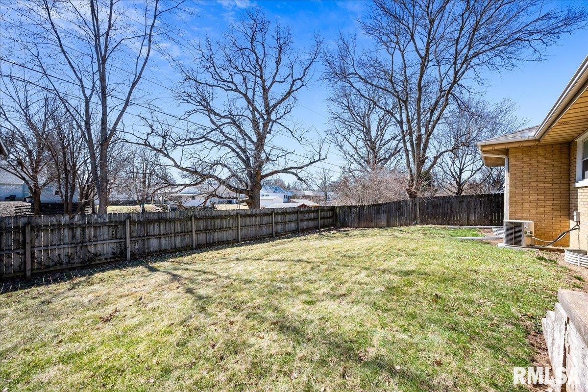 1126 W Lakecrest Drive, Peoria, Illinois image 23