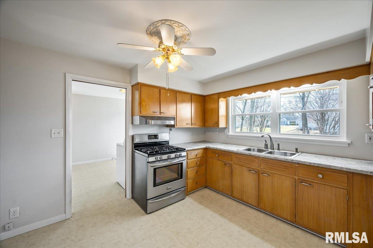 1126 W Lakecrest Drive, Peoria, Illinois image 9