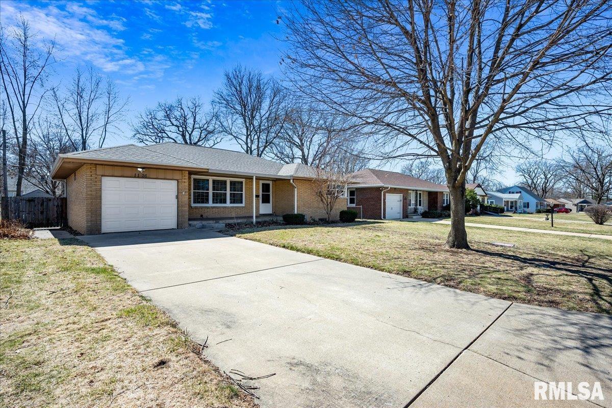 1126 W Lakecrest Drive, Peoria, Illinois image 3