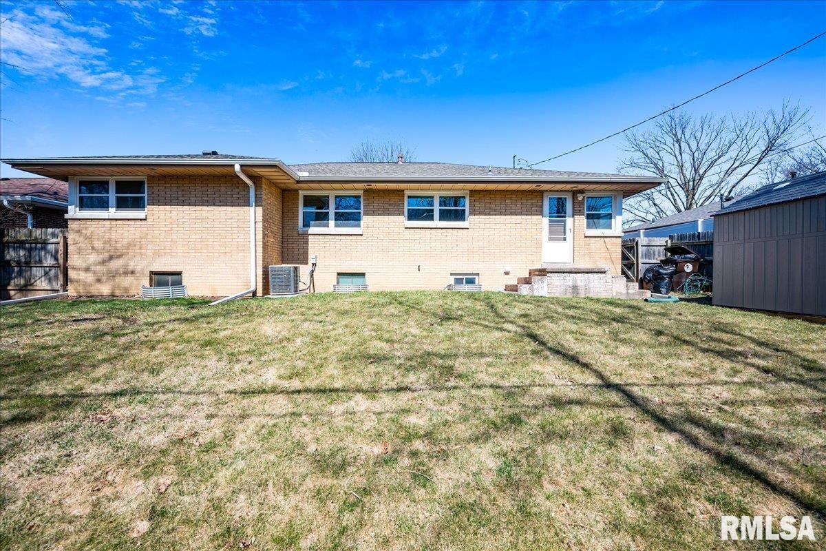 1126 W Lakecrest Drive, Peoria, Illinois image 22