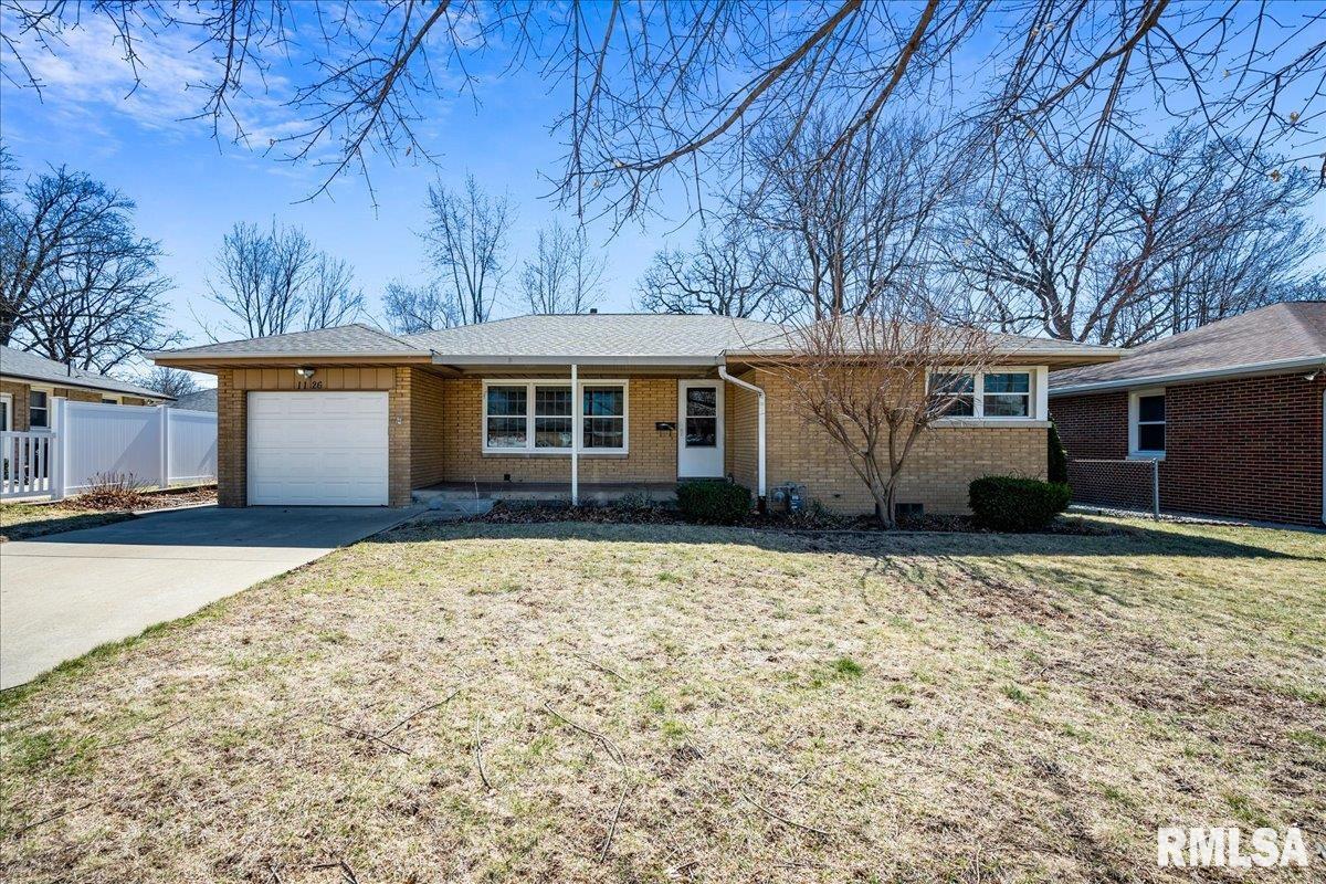 1126 W Lakecrest Drive, Peoria, Illinois image 1