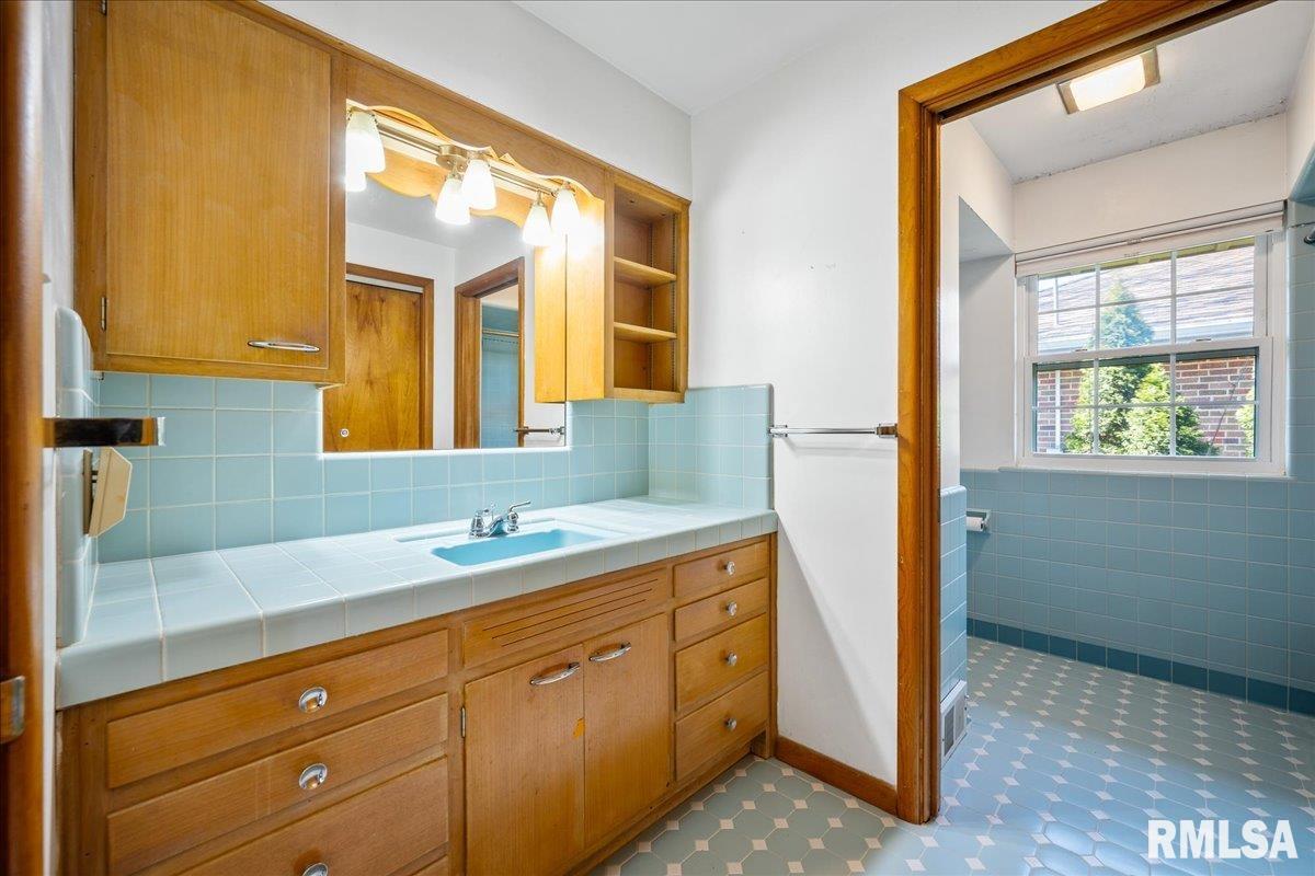1126 W Lakecrest Drive, Peoria, Illinois image 13
