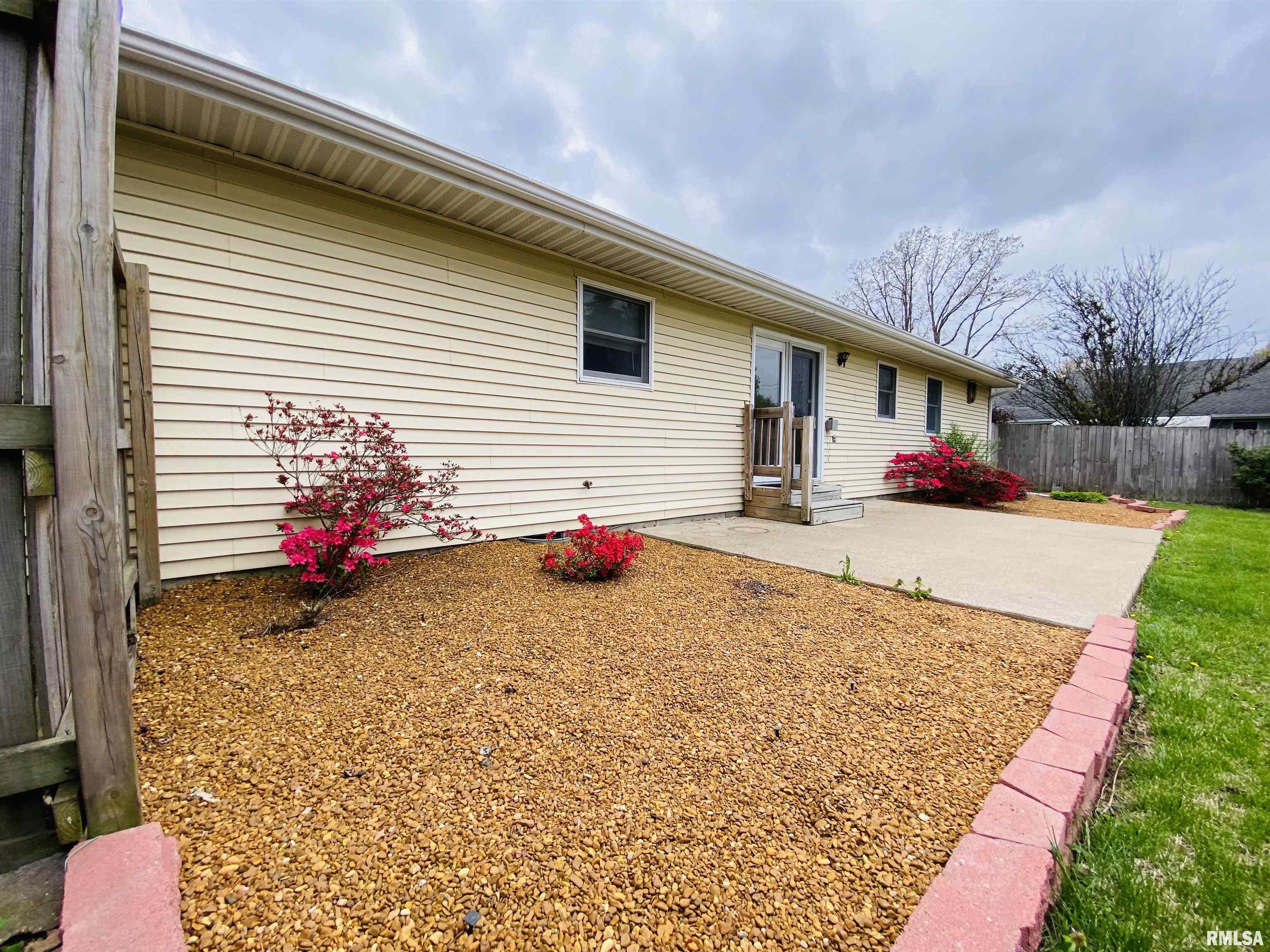214 W Locust Street, Harrisburg, Illinois image 6