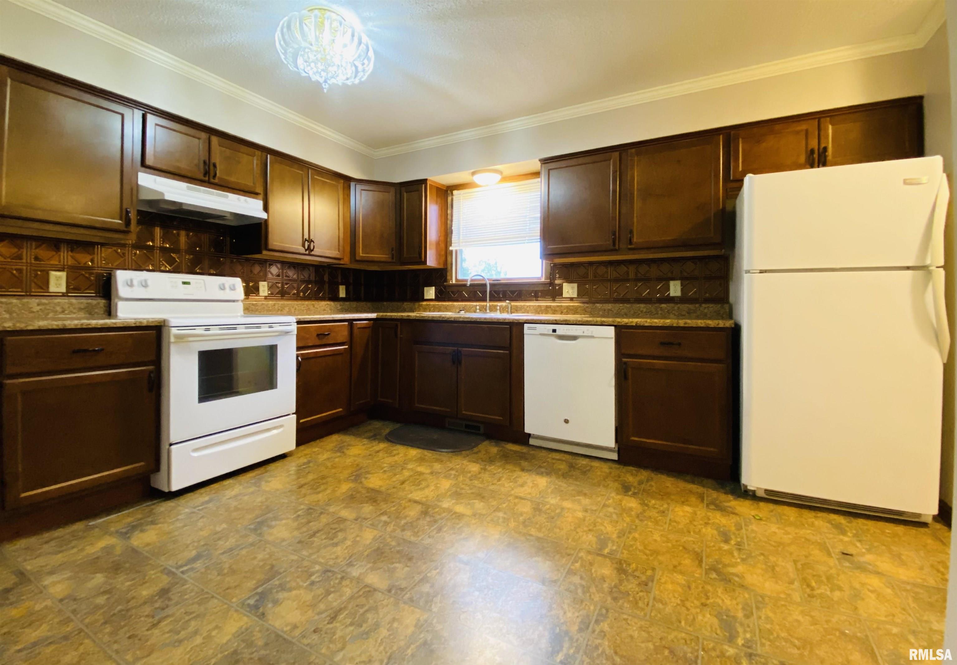 214 W Locust Street, Harrisburg, Illinois image 13