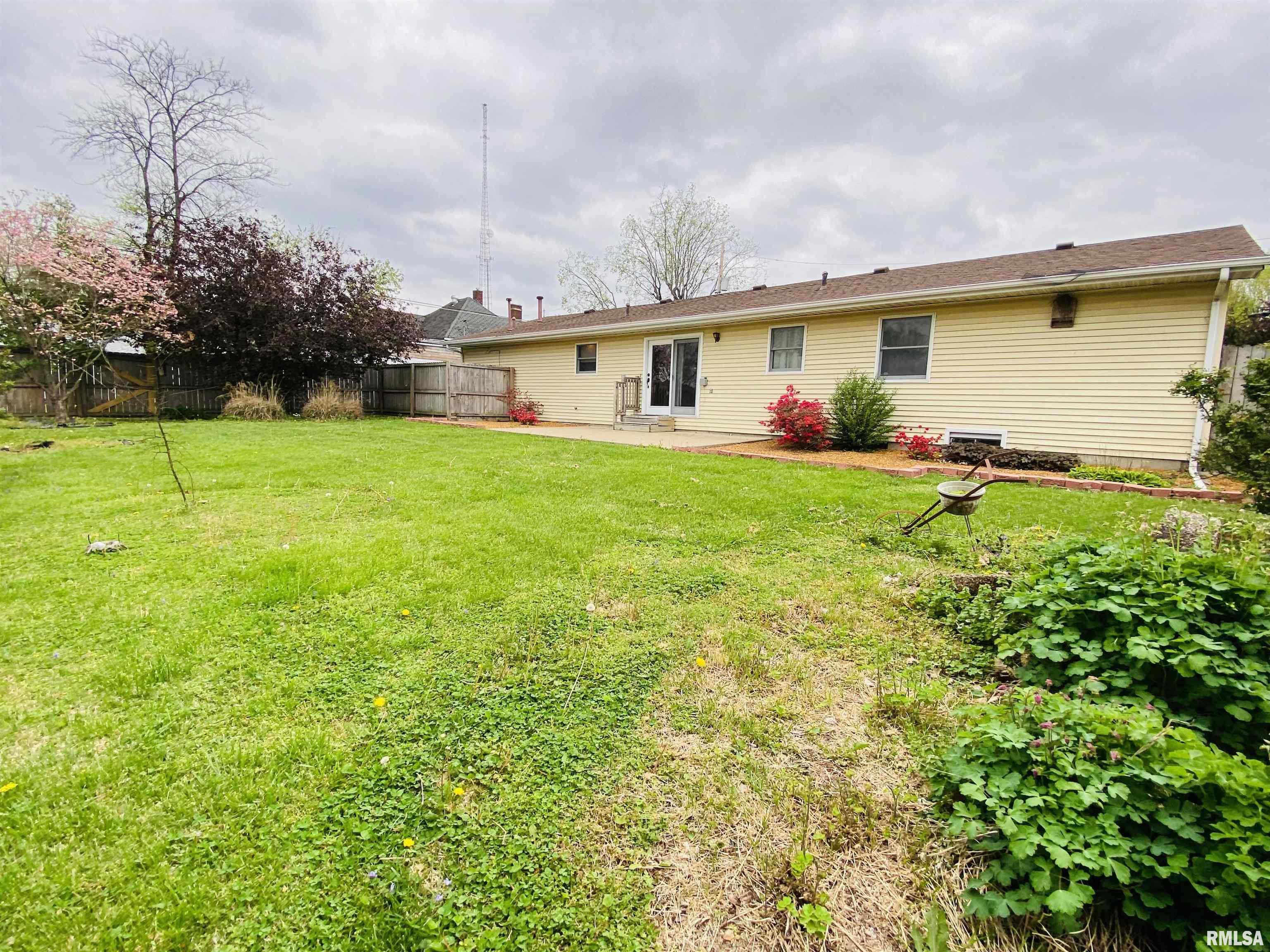 214 W Locust Street, Harrisburg, Illinois image 4