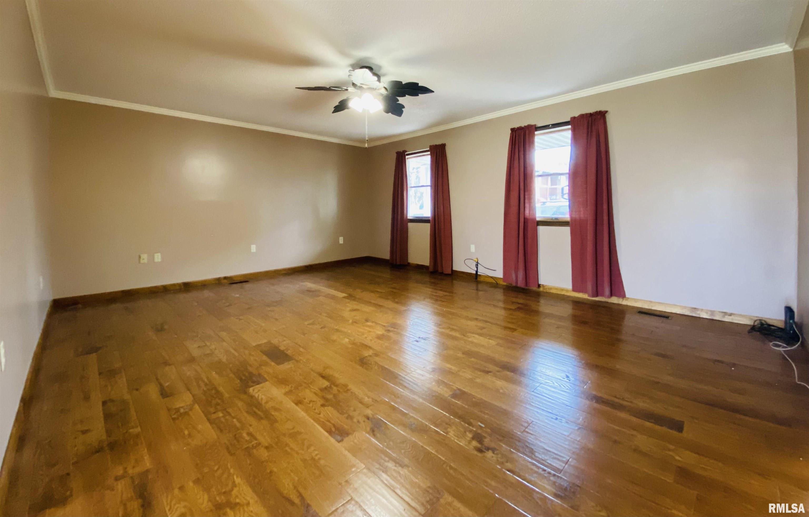 214 W Locust Street, Harrisburg, Illinois image 9