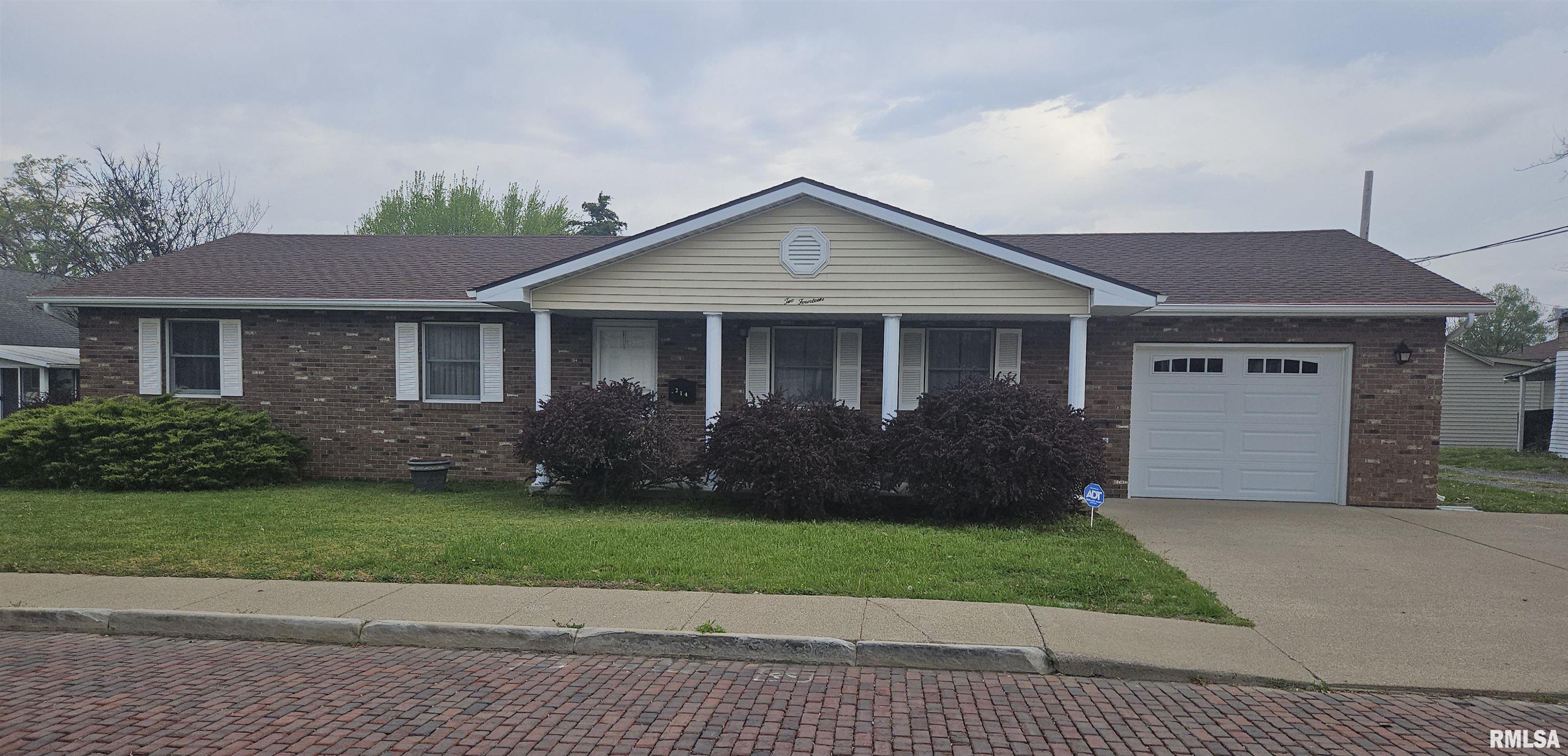 214 W Locust Street, Harrisburg, Illinois image 2