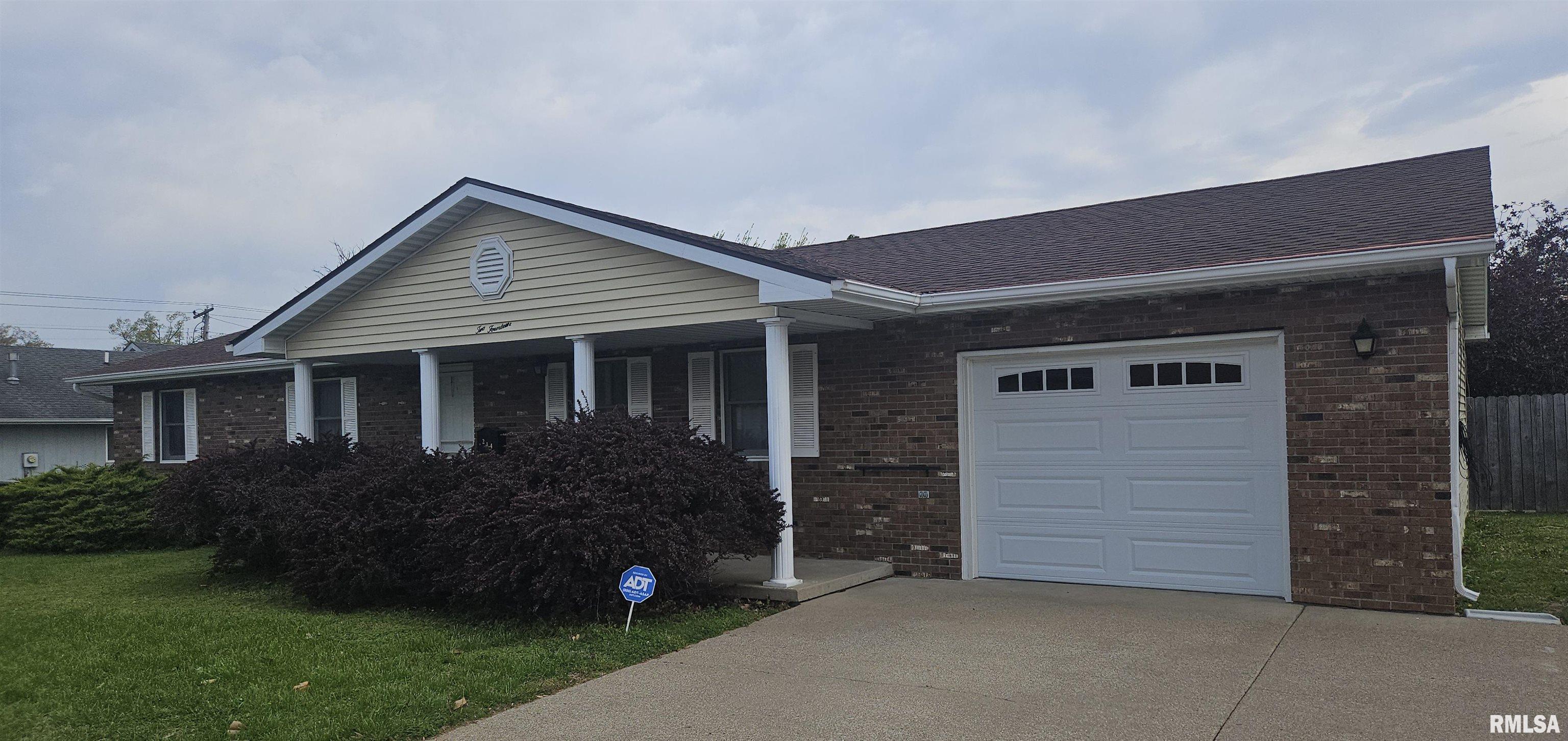 214 W Locust Street, Harrisburg, Illinois image 1