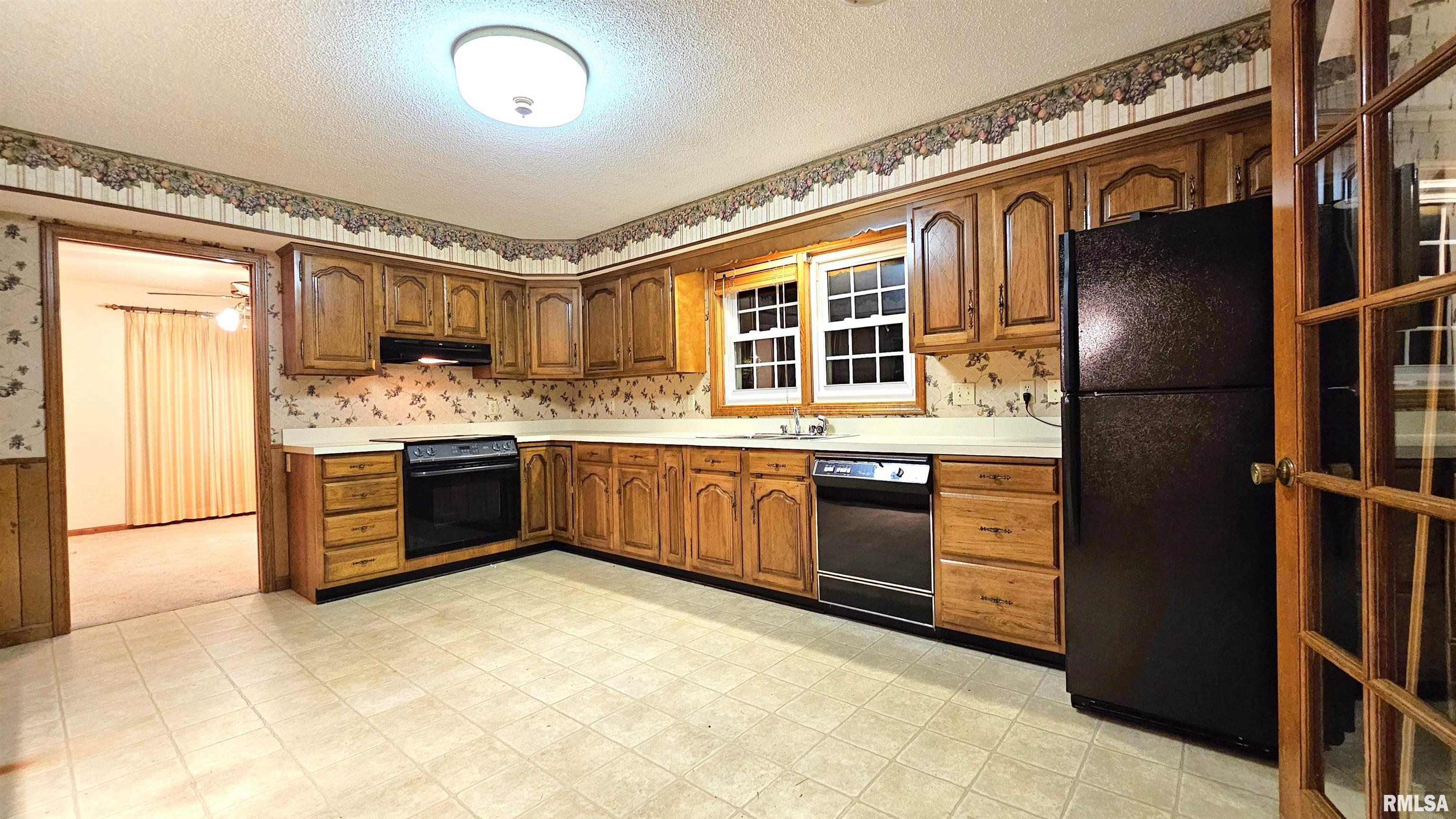 325 Two Mile Road, Eldorado, Illinois image 6