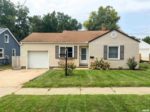 Homes For Sale - 205 Court Drive<br/> Tazewell County, Washington, IL 61571