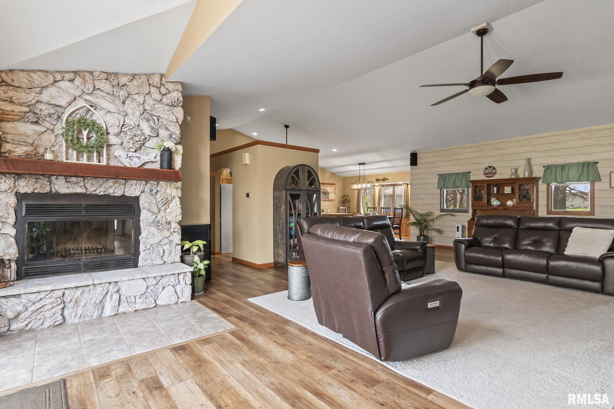 3405 Fairlane Boulevard, Taylorville, Illinois image 7