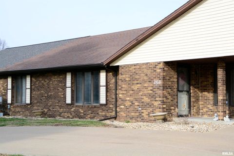 Homes For Sale - 2103 Maple Avenue<br/> Macomb, IL 61455