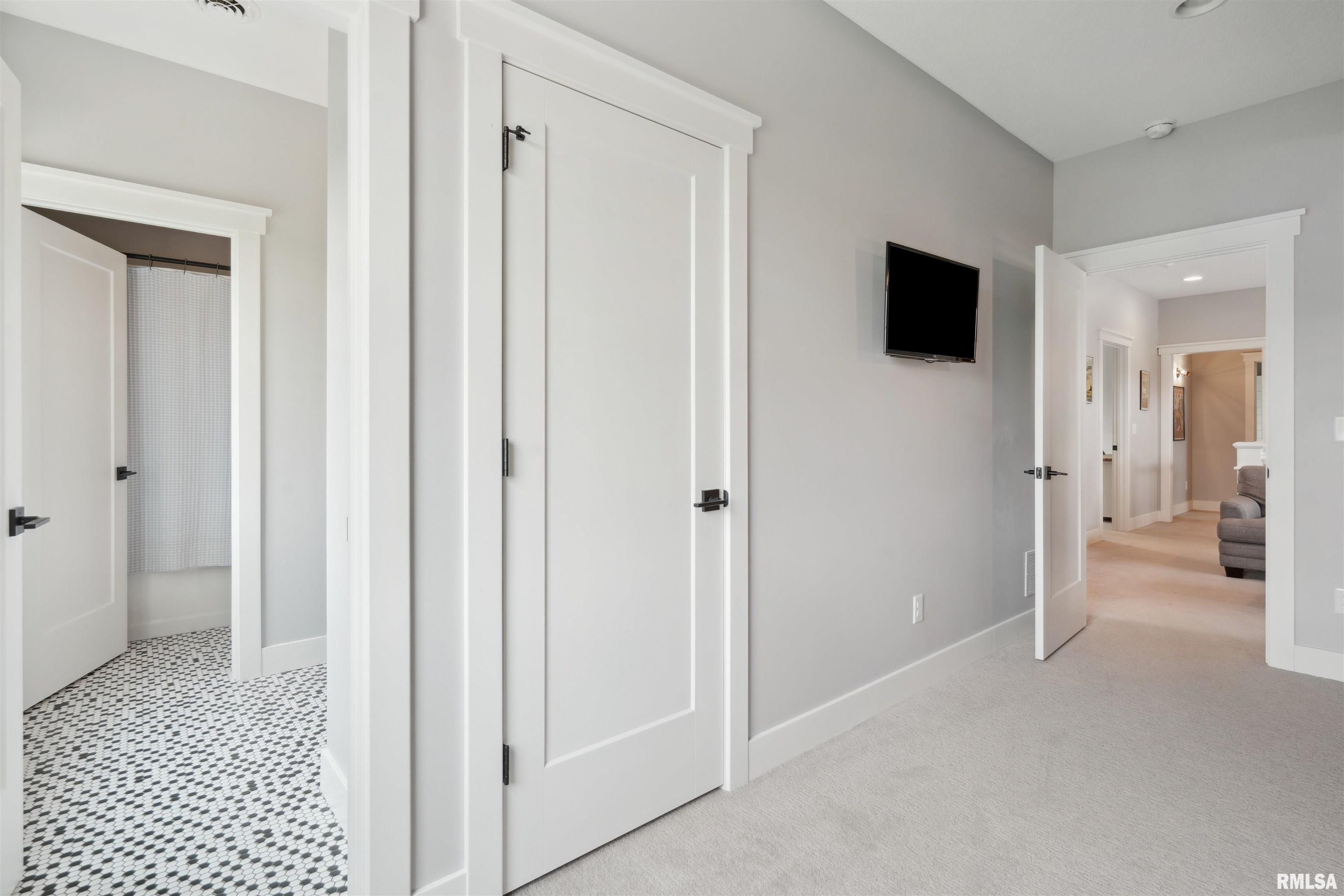 4691 Hidden Lake Court, Bettendorf, Iowa image 34