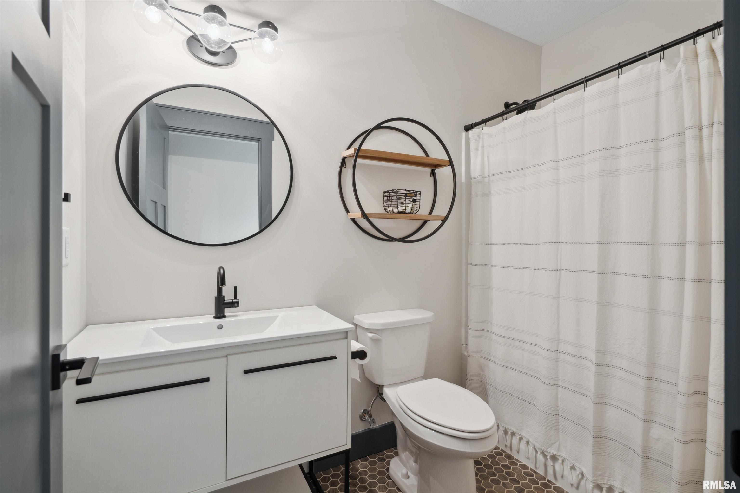 4691 Hidden Lake Court, Bettendorf, Iowa image 45
