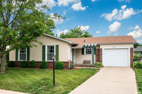 Homes For Sale - 2405 W Carriage Lane<br/> Peoria, IL 61614